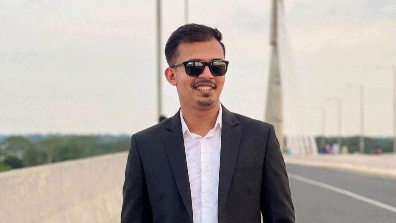 মাকে দেখতে এসে নিষিদ্ধ ছাত্রলীগ নেতা গ্রেপ্তার