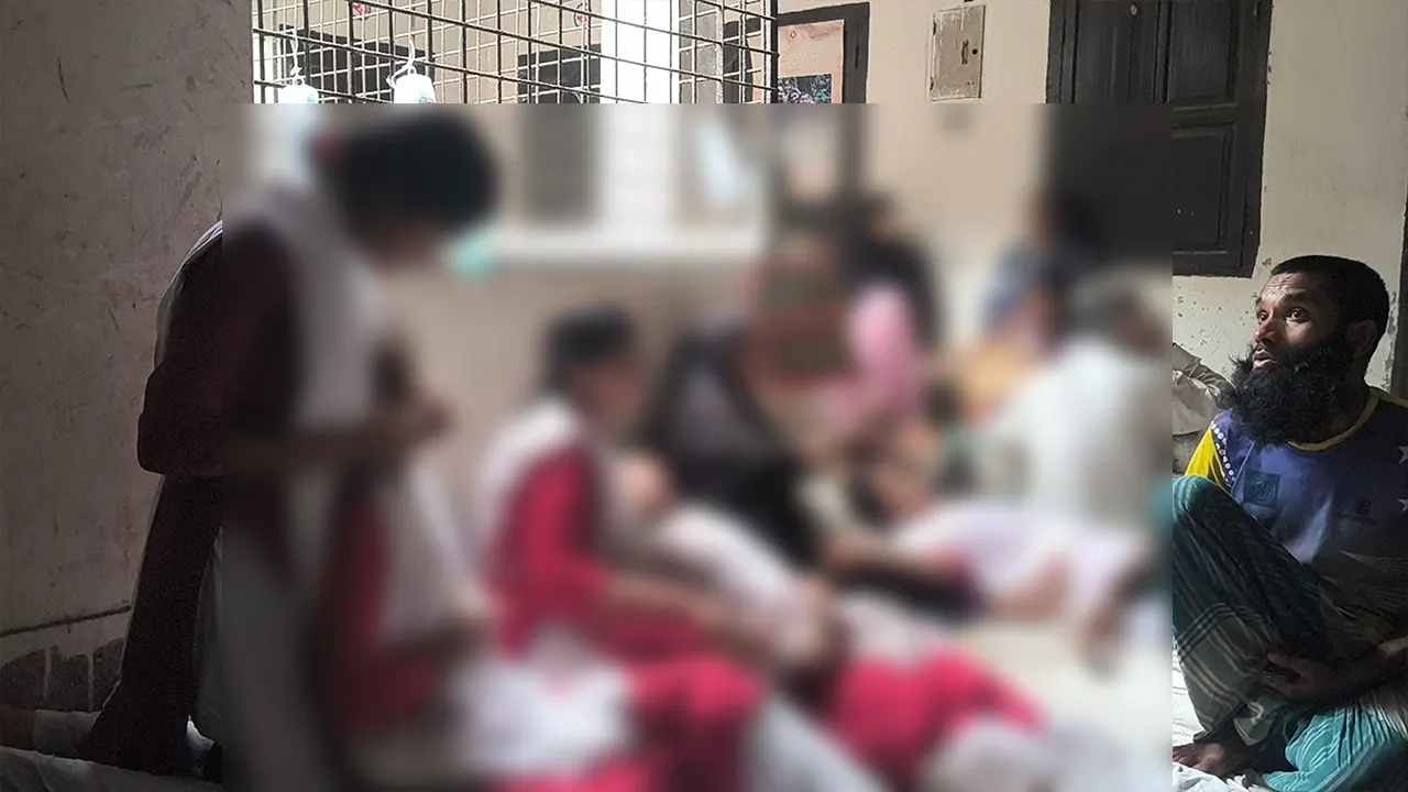 পারফিউমের ঘ্রাণে ১৫ শিক্ষার্থী হাসপাতালে