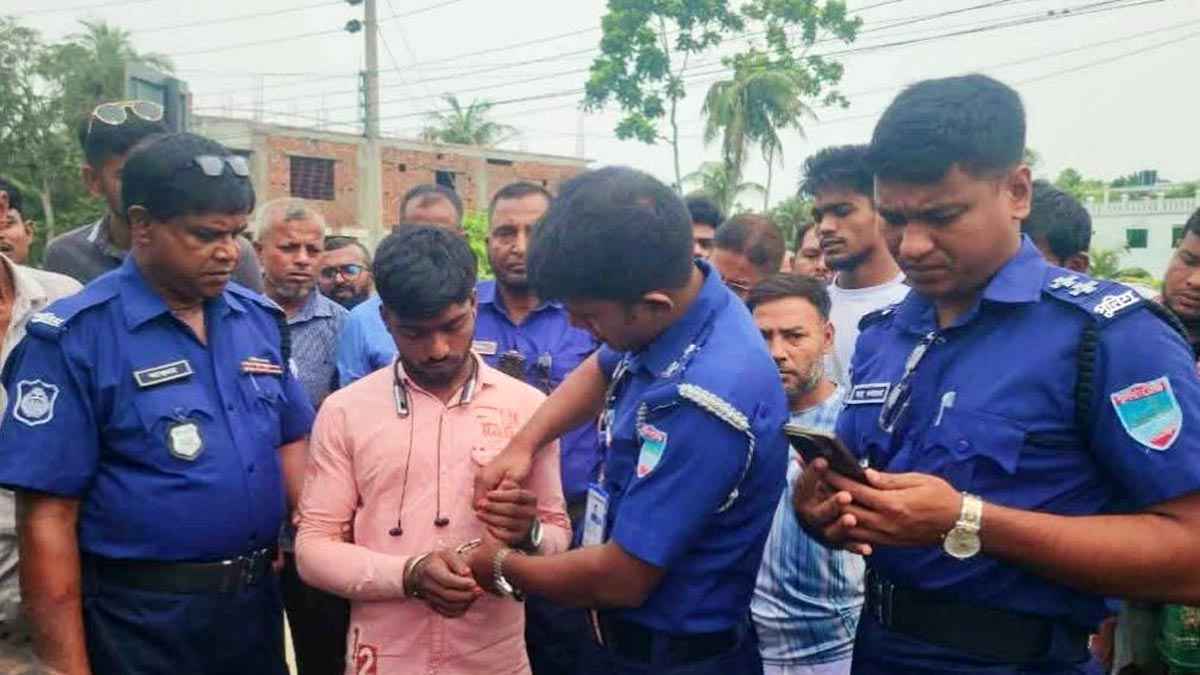 নড়াইলে বিপুল পরিমাণ এস্কাফ সিরাপসহ যুবক গ্রেপ্তার 