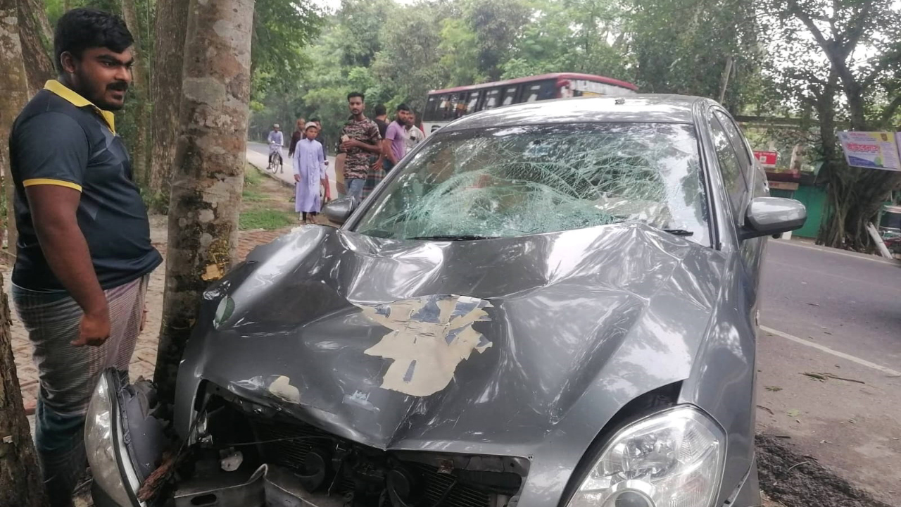 বাগেরহাটে প্রাইভেটকারের ধাক্কায় নিহত ১, আহত ১