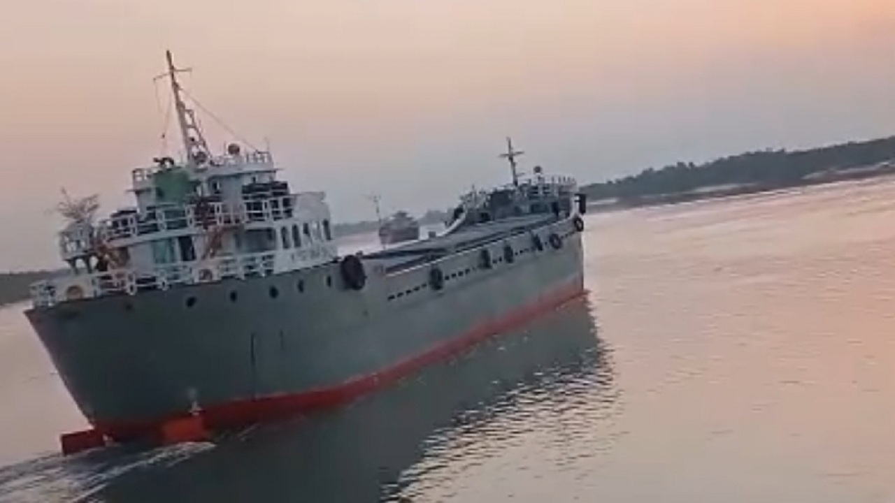সুন্দরবনের নৌপথে ভারতগামী জাহাজে সশস্ত্র ডাকাতির চেষ্টা