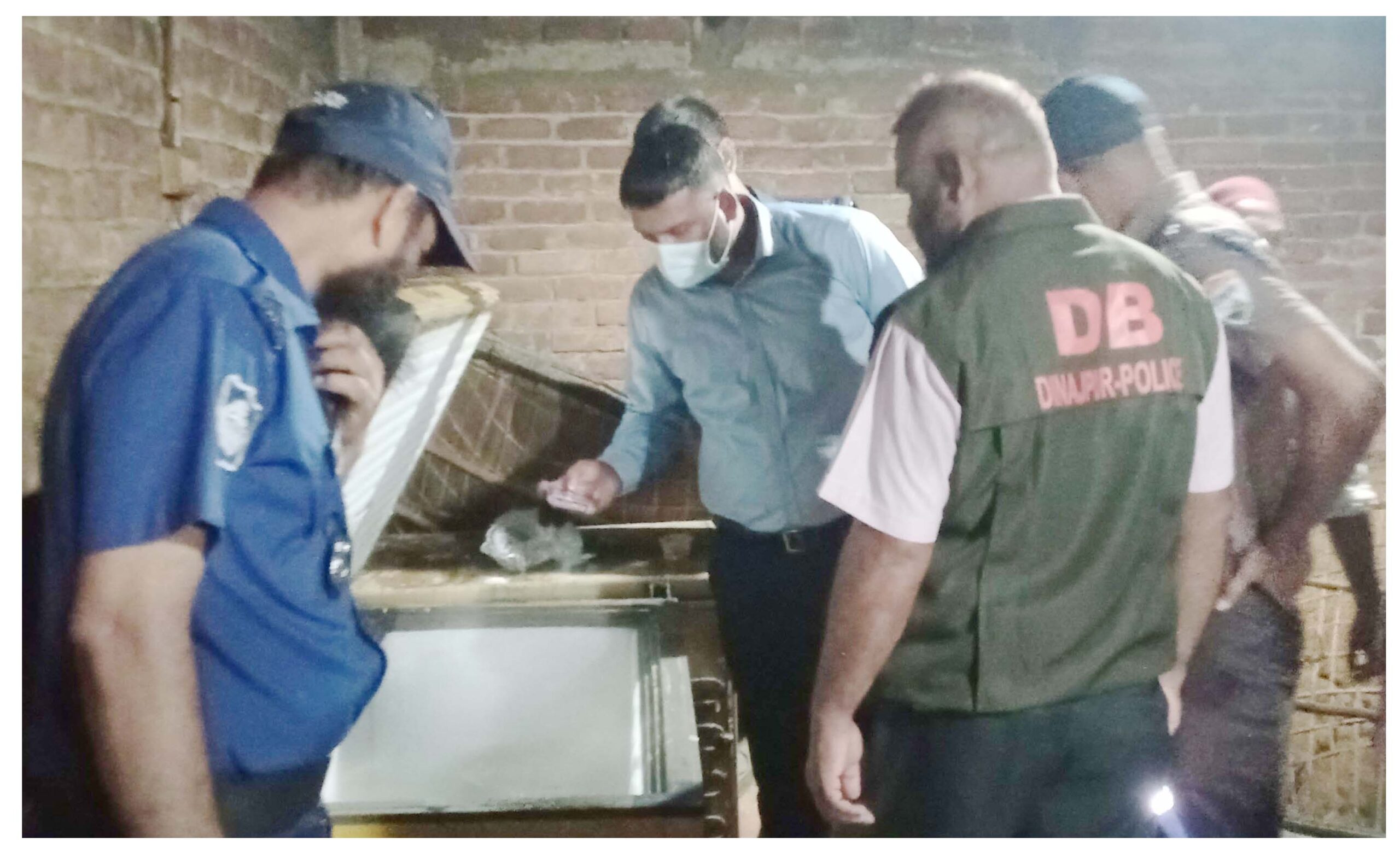 পার্বতীপুরে ৩ হোটেল ও ১ বেকারিকে ৫ লাখ টাকা জরিমানা