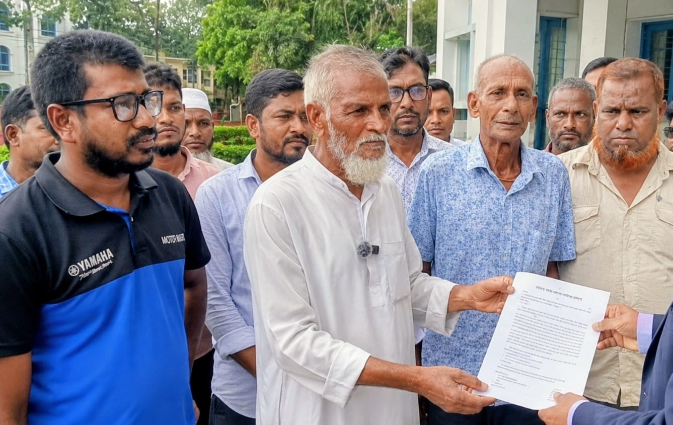 পার্বতীপুরে ইউএনও’র কাছে মাদক কেনাবেচা ও সেবন বন্ধের দাবিতে স্মারকলিপি