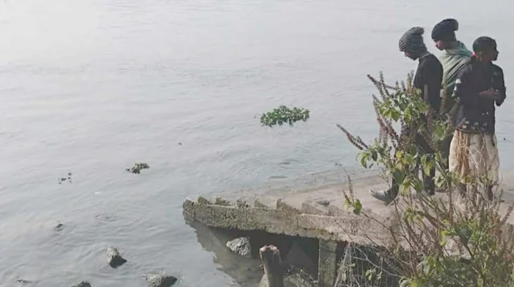 সন্তানকে নিয়ে সুগন্ধায় ঝাঁপ মায়ের, এগিয়ে এলেন স্থানীয়রা