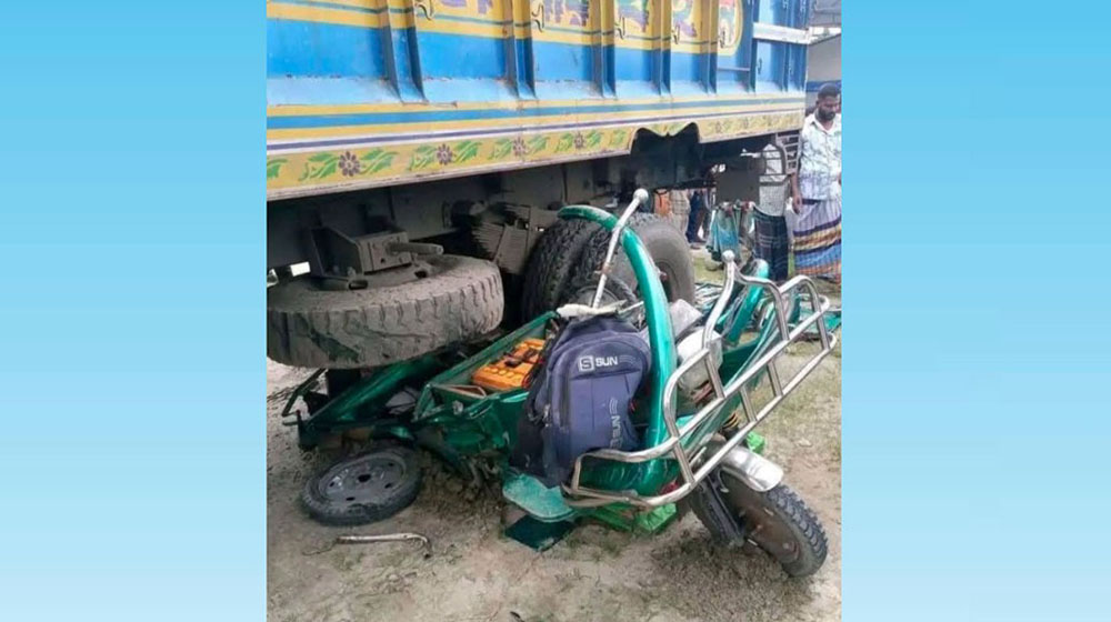 ময়মনসিংহে ট্রাকের নিচে অটোরিকশা চাপা পড়ে নিহত ৩