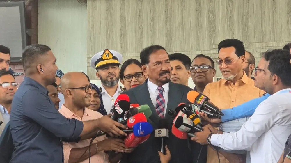থাইল্যান্ড সফর সংক্ষিপ্ত করে দেশে ফিরলেন স্পিকার