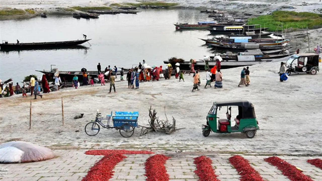 যমুনার তীরে নতুন বন্দর