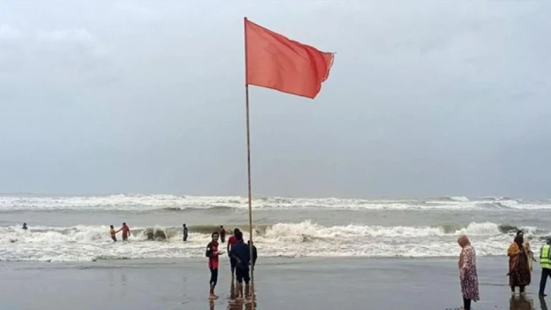 চার সমুদ্রবন্দরে ৩ নম্বর সতর্কসংকেত