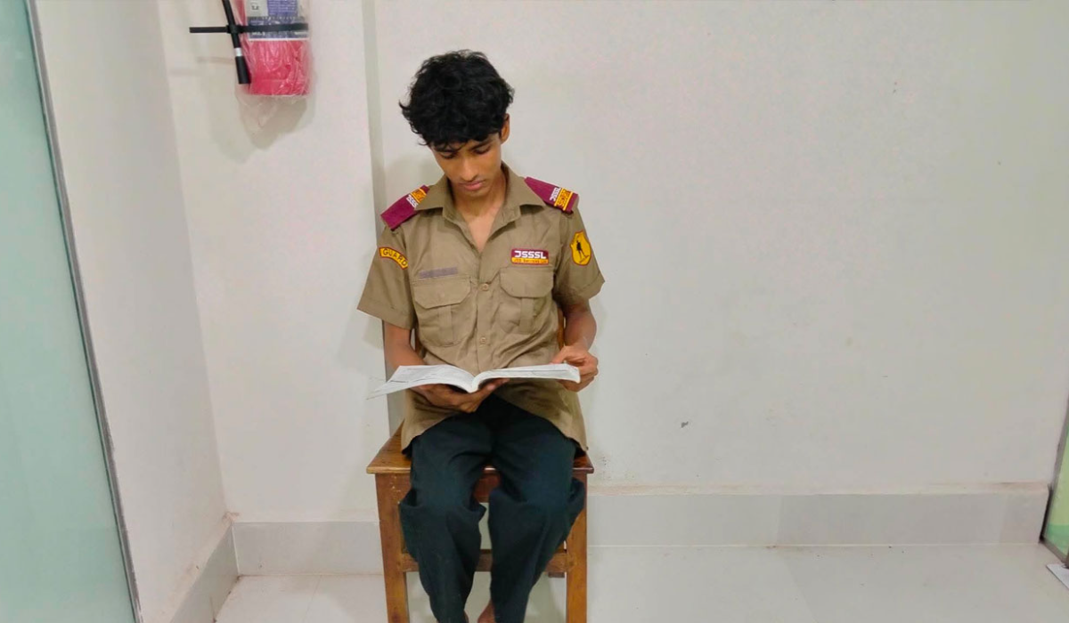 বাবার দাফন শেষে কর্মস্থলে, পরদিন পরীক্ষা