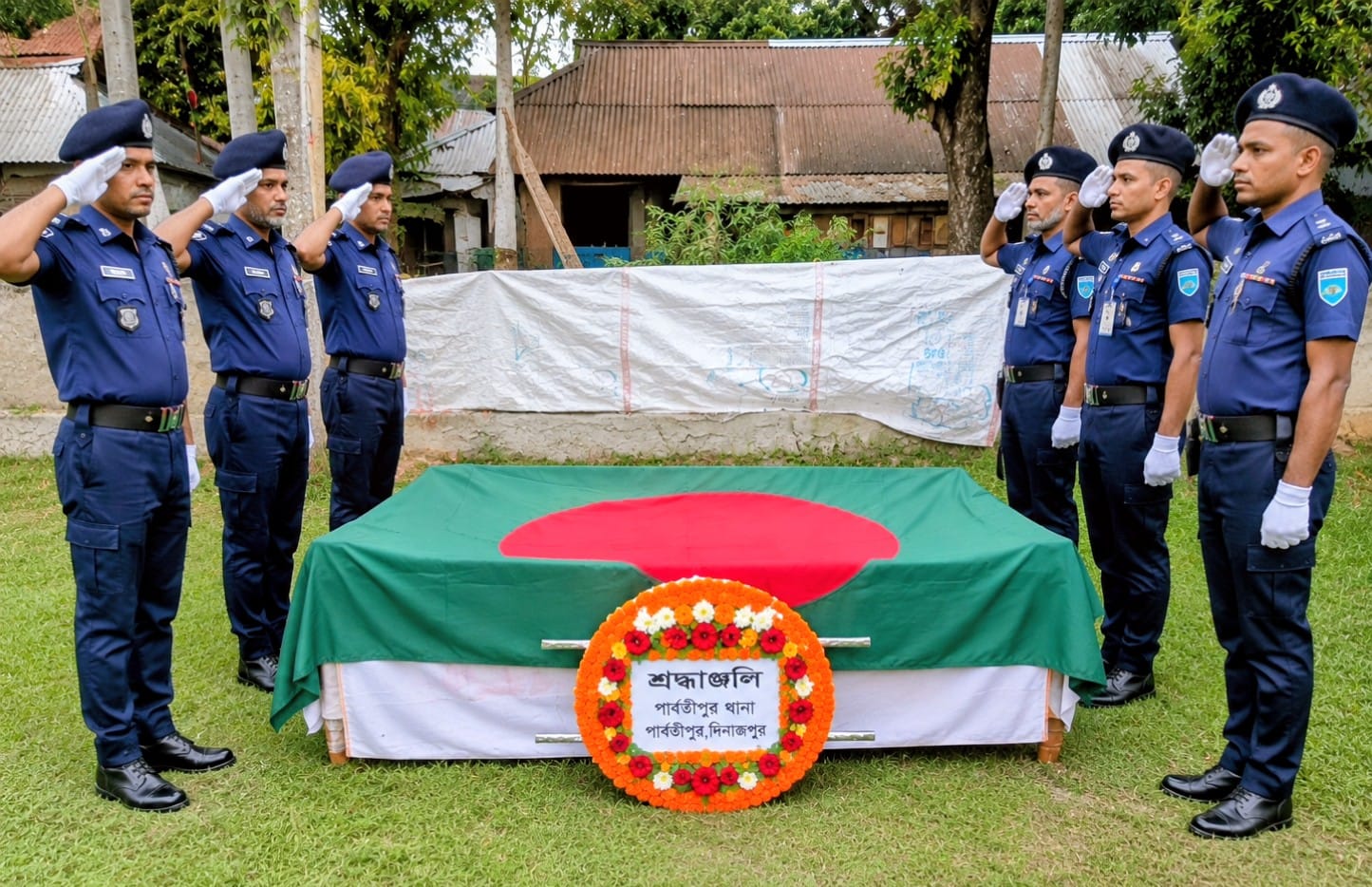 পার্বতীপুরে বীর মুক্তিযোদ্ধা মোঃ শহীদুল ইসলামের রাষ্ট্রীয় মর্যাদায় দাফন সম্পন্ন