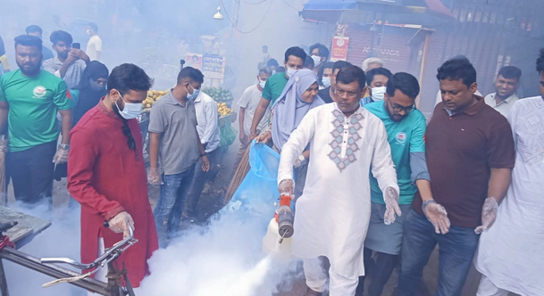 বরিশালে ডেঙ্গু প্রতিরোধে বিএনপি নেতার ব্যতিক্রমী উদ্যোগ