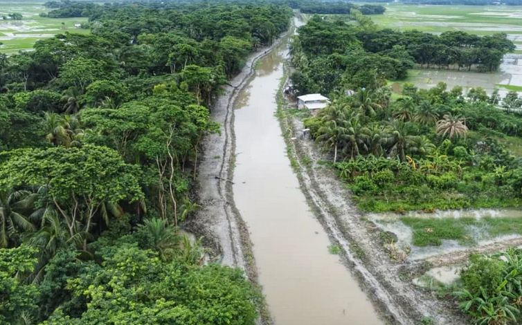 তালতলীতে খাল খননে ভাগ্য ফিরছে কৃষকদের