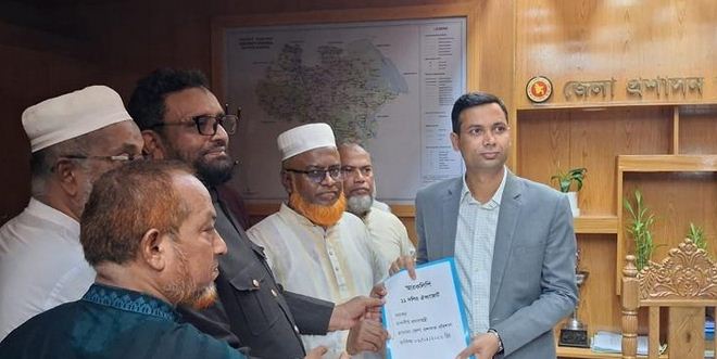 ভুতুড়ে বিল-লোডশেডিংয়ের বিরুদ্ধে বরিশালে বিক্ষোভ, স্মারকলিপি প্রদান