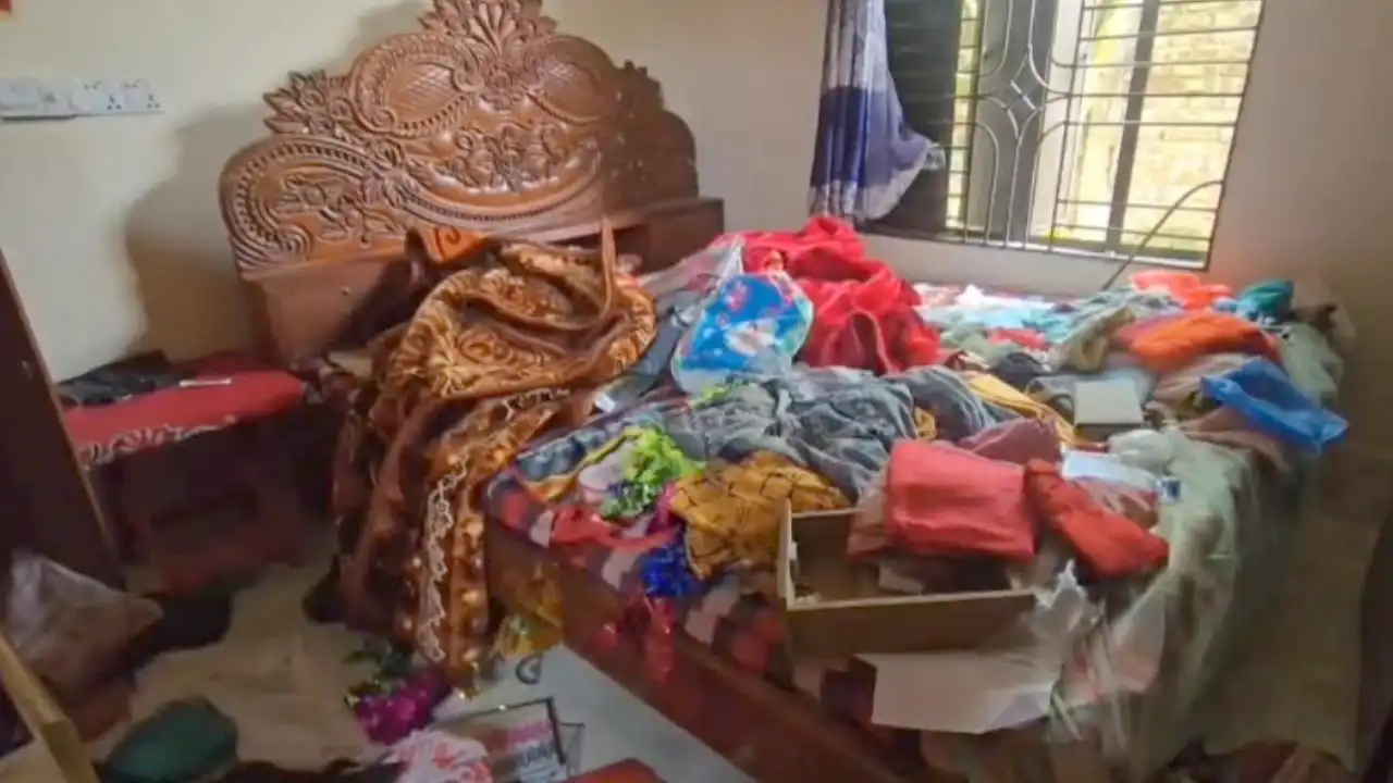 স্ত্রীর সম্মান বাঁচাতে ডাকাতদের সঙ্গে লড়াই, গুলিবিদ্ধ স্বামী