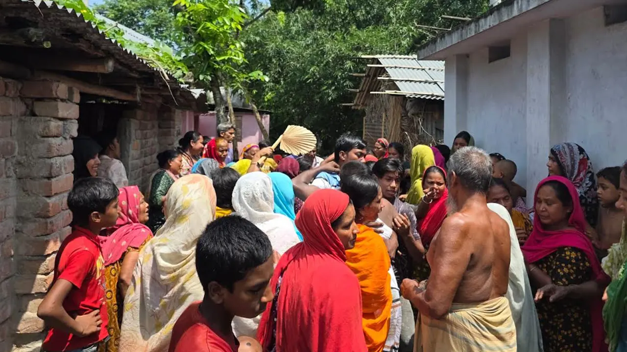 পুত্রবধূকে বাঁচাতে গিয়ে শ্বশুরও বিদ্যুৎস্পৃষ্ট, দুজনেরই মৃত্যু