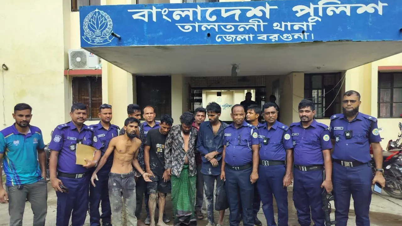 বরগুনায় পিস্তল ও গুলি উদ্ধার, আটক ৫