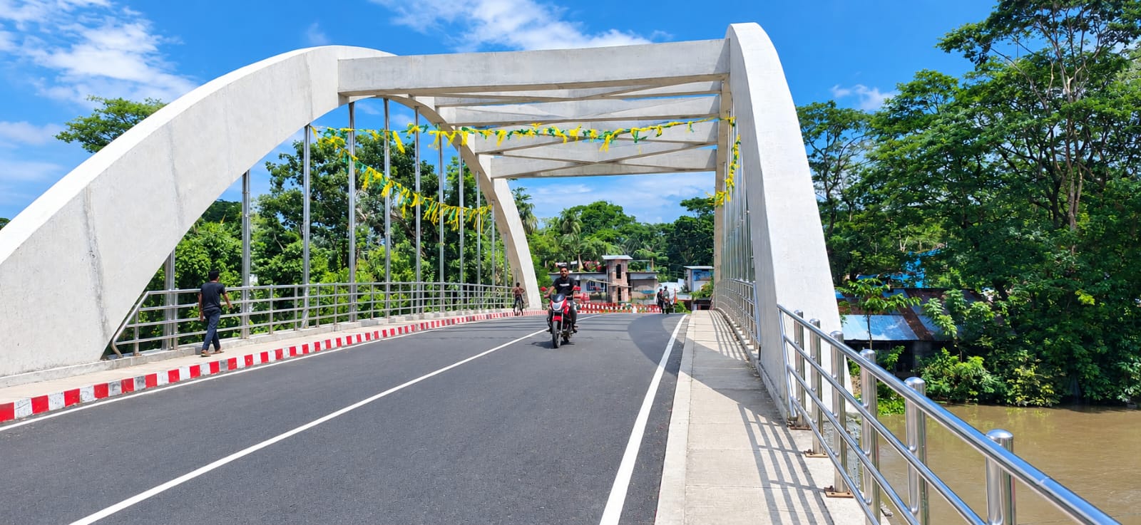 উজিরপুরে ধামুরা খালের ওপর নান্দনিক আর্চ ব্রিজ