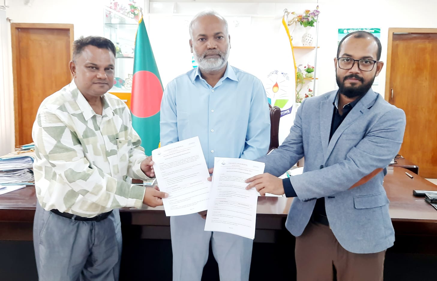 বরিশাল বিশ্ববিদ্যালয় ও রেফকো ফার্মাসিউটিক্যালসের মধ্যে সমঝোতা স্মারক স্বাক্ষর