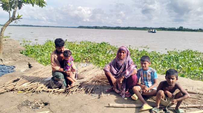 নদীভাঙনে বসতভিটা হারাচ্ছে মিয়ারচরের বাসিন্দারা