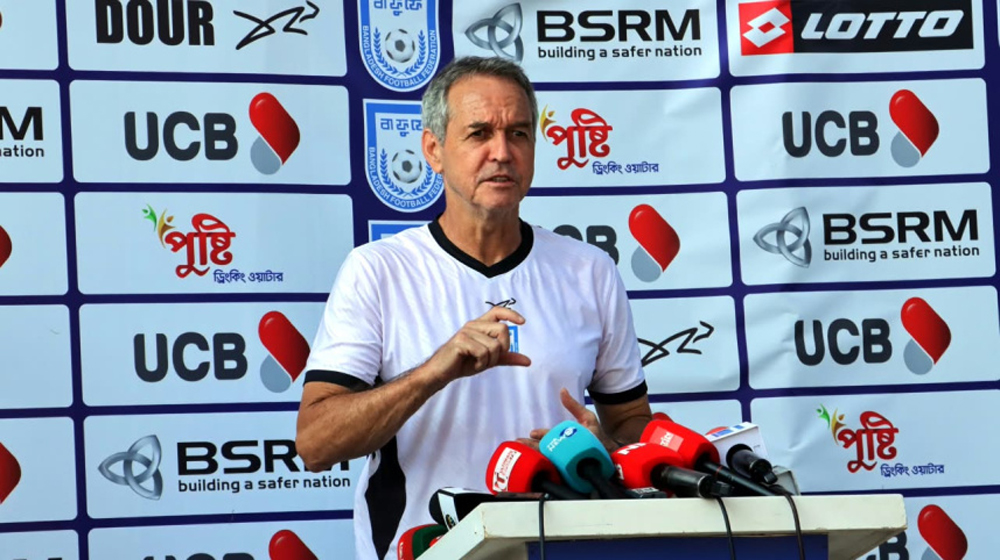 ‘কিছু মানুষ ফুটবলের বাস্তবতা বুঝেন না’, সমর্থকদের উদ্দেশে ডুলি