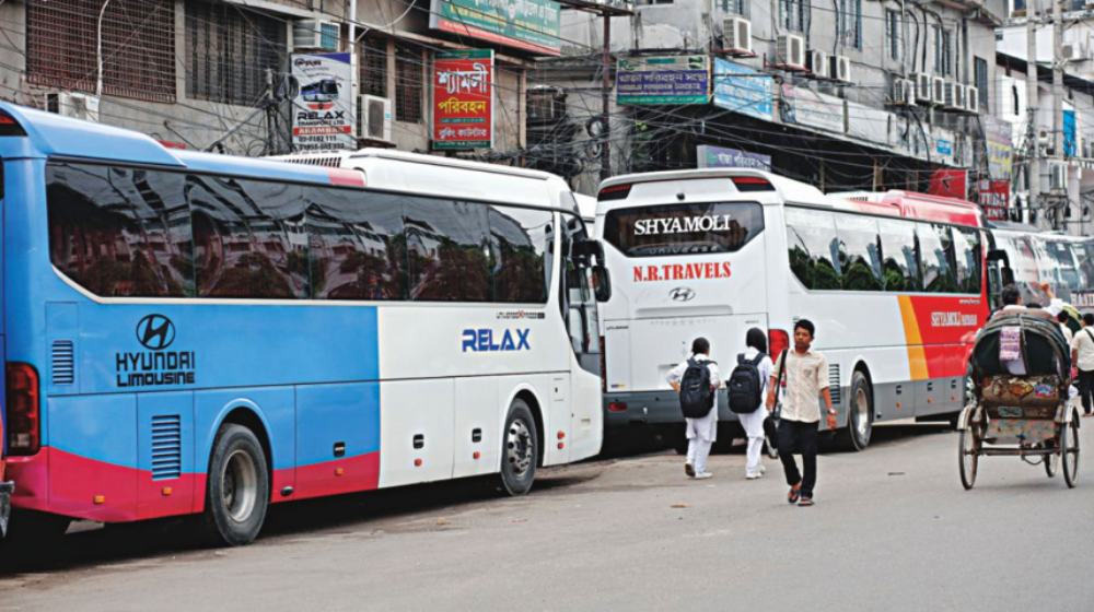২০ টাকার তেলে ২০০ টাকা ভাড়া বৃদ্ধি: জিম্মি যাত্রীরা