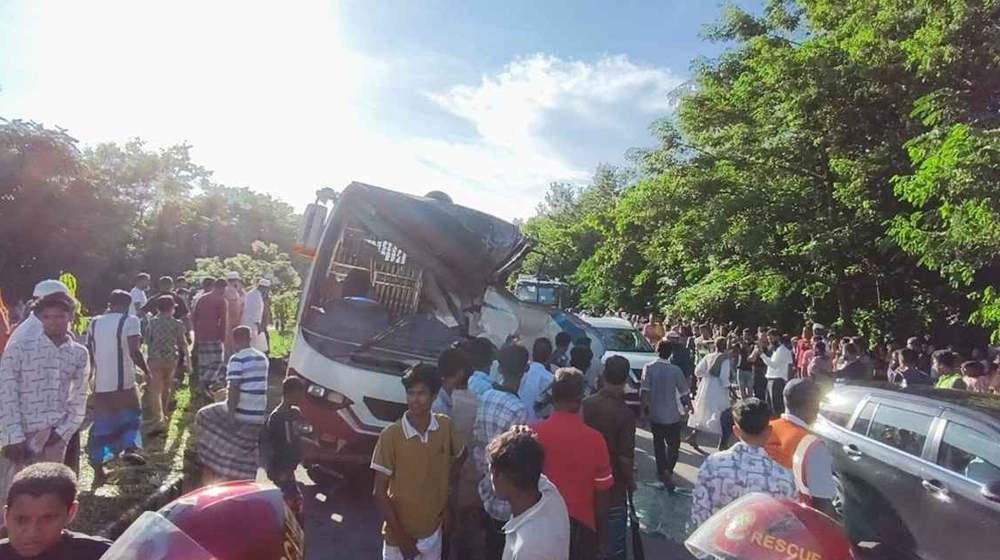 মাদারীপুরে দুই বাসের সংঘর্ষে ৩ প্রাণহানি, আহত অন্তত ২৫