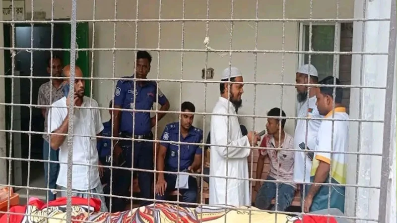 বাবাকে কুপিয়ে হত্যা, ছেলে আটক