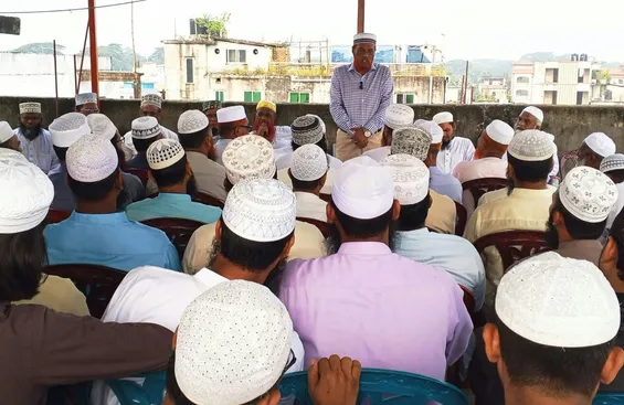 গৌরনদীতে ইমামদের সঙ্গে বিএনপি নেতা আবুল হোসেন মিয়া’র মতবিনিময় ও দোয়া