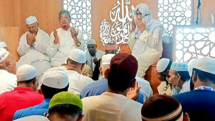 আল আকসা জামে মসজিদে প্রথম জুমা দোয়া -মোনাজাতে শেষ হলো উদ্বোধনী আয়োজন