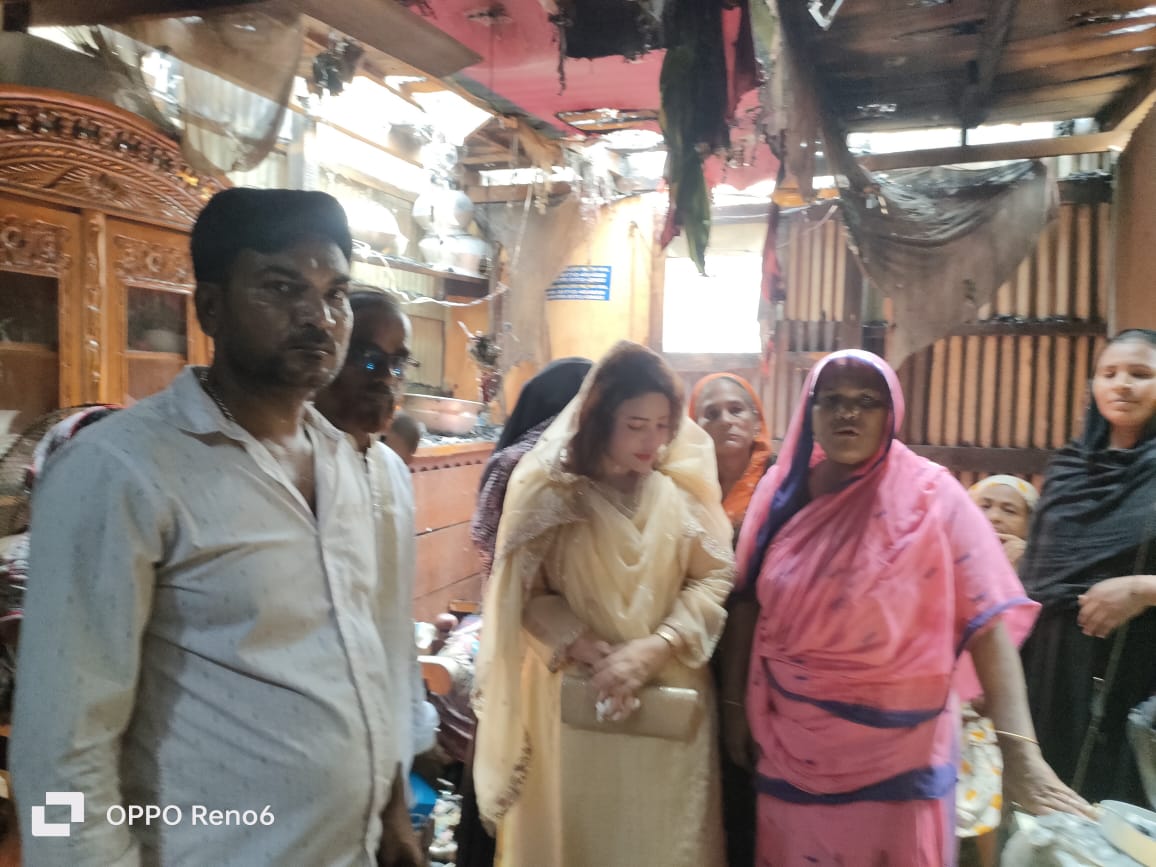 কেডিসিতে অগ্নিকাণ্ডে ক্ষতিগ্রস্তদের পাশে বিএনপি নেত্রী আফরোজা খানম নাসরিন