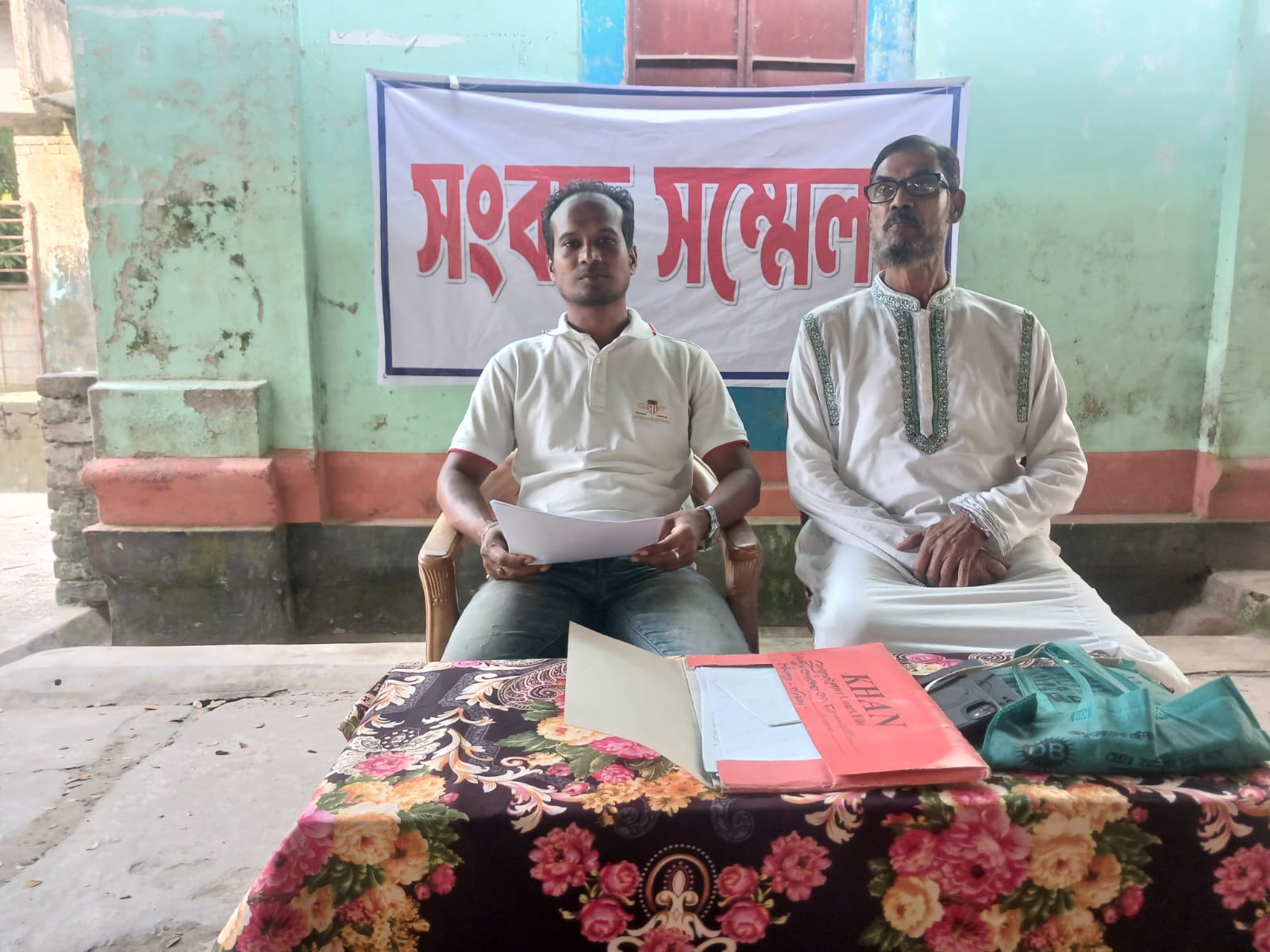 উজিরপুরে জমি নিয়ে বিরোধ, অপপ্রচারের বিরুদ্ধে নওমুসলিম পরিবারে সংবাদ সম্মেলন