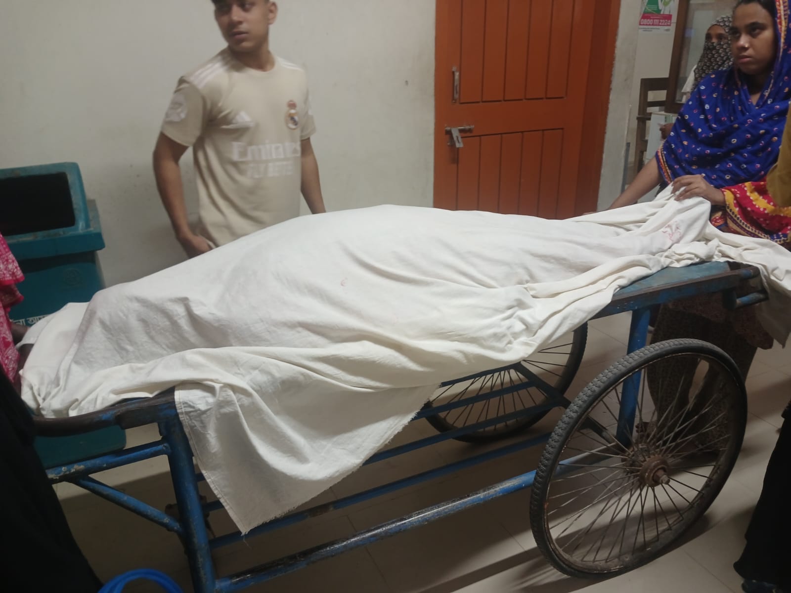 উজিরপুর হাসপাতালে অ্যাম্বুলেন্স না পেয়ে রোগীর মৃত্যু