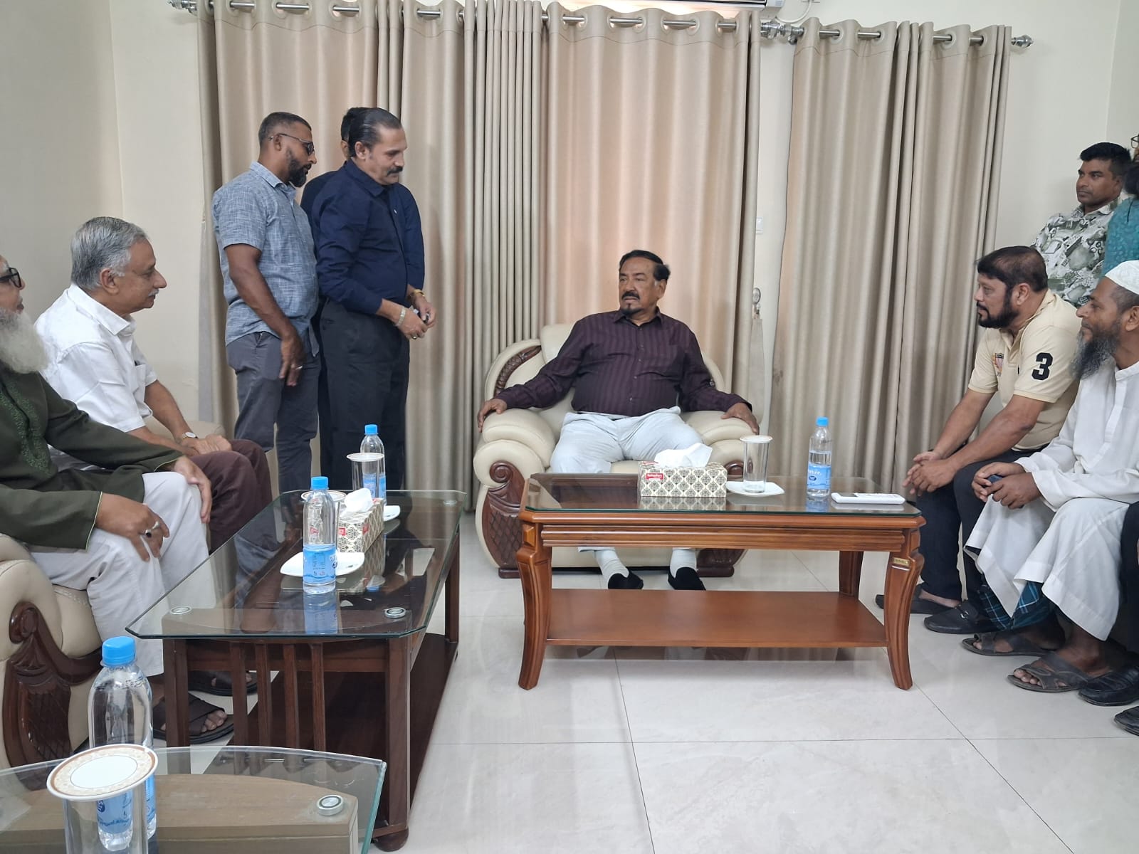 জাতীয় সংসদের স্পিকারের সঙ্গে বরিশাল মহানগর জাতীয়তাবাদী সমবায় দলের নেতাদের সৌজন্য সাক্ষাৎ