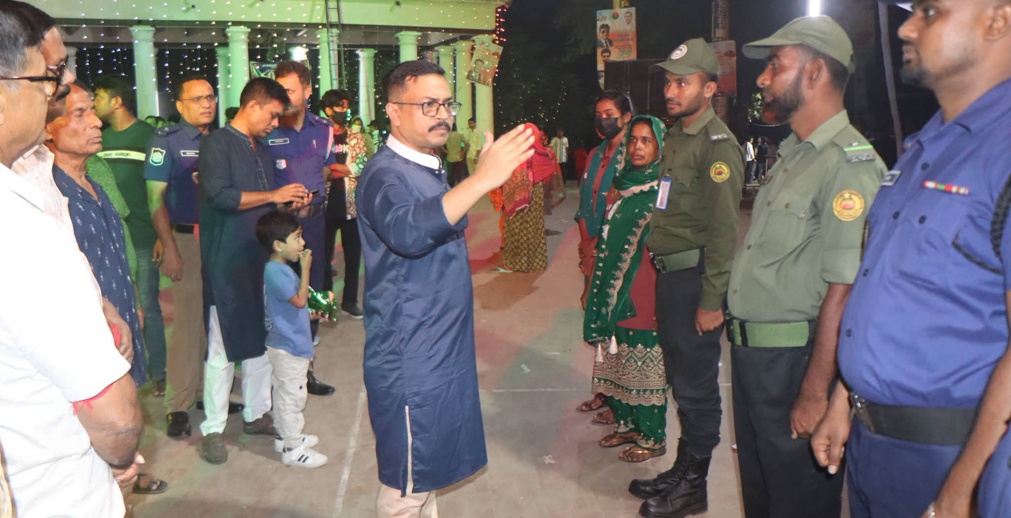 নড়াইল সদর থানা এলাকায় বিভিন্ন পূজামণ্ডপ পরিদর্শন করলেন এসপি আল মামুন শিকদার
