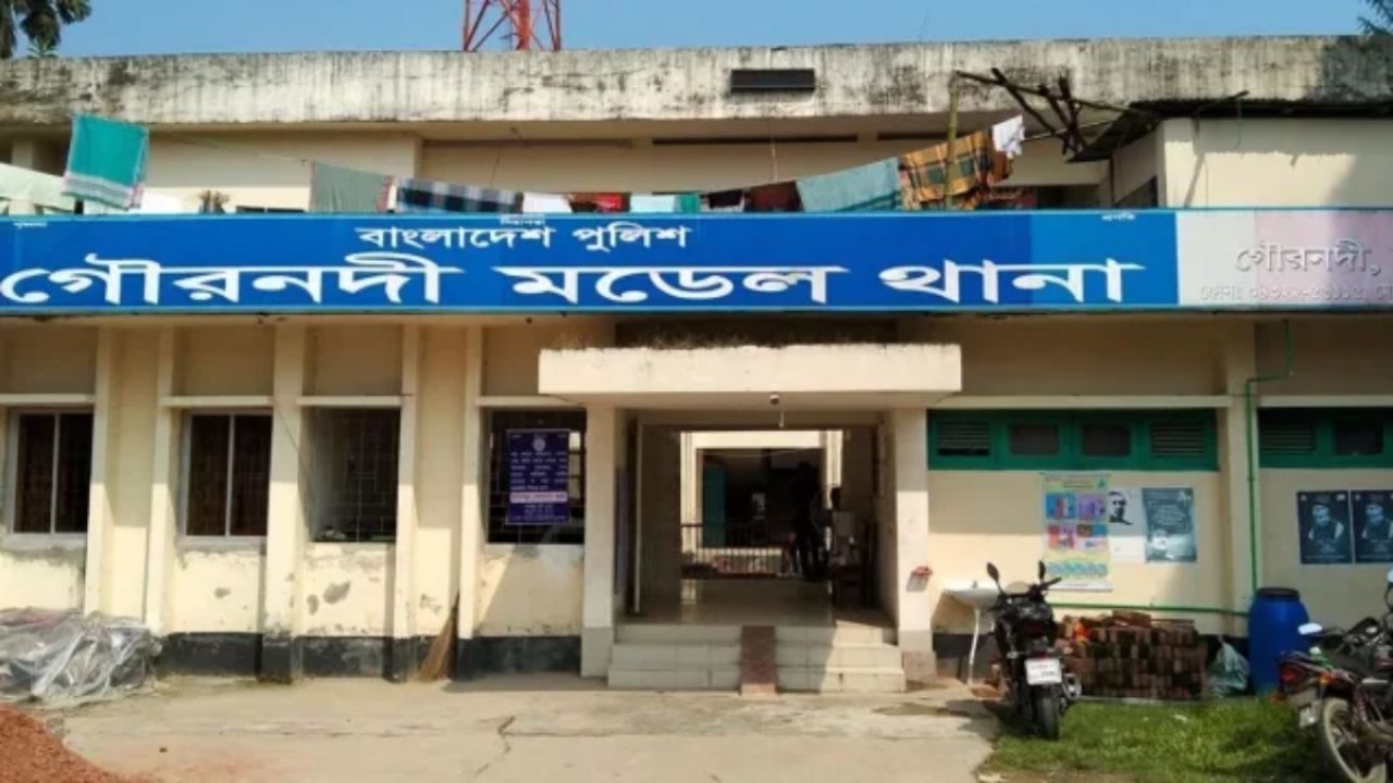 গৌরনদীতে ঘর ভেঙে মিলল বৃদ্ধের গলিত মরদেহ