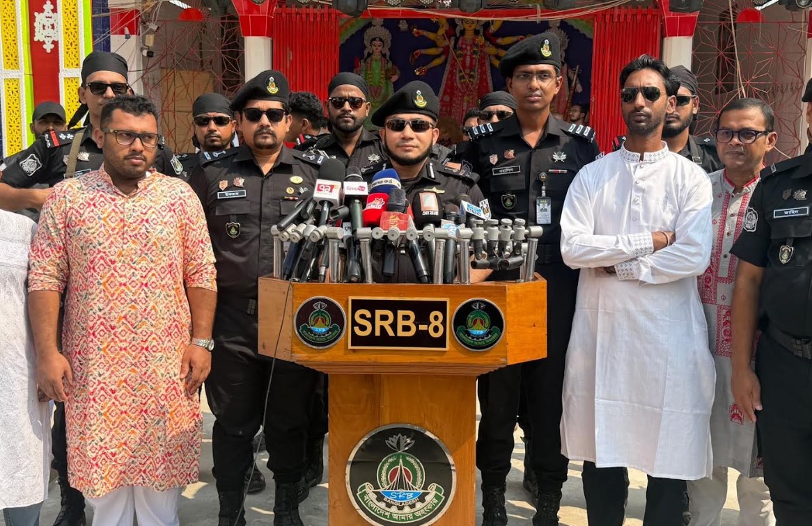 দুর্গাপূজায় নিরাপত্তা নিশ্চিতে তৎপর এসআরবি ৮