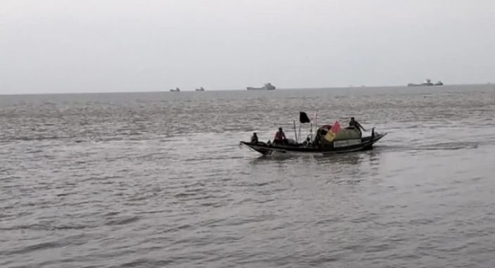 ভোলায় মধ্যরাত থেকে ইলিশ ধরায় নিষেধাজ্ঞা, দুশ্চিন্তায় ২ লক্ষাধিক জেলে
